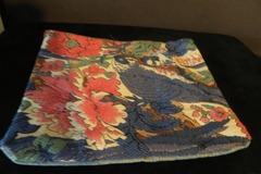 Vente au détail: trousse plate en tissu fleuri et oiseaux et jean clair 