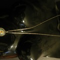 Sale retail: sautoir en métal argenté avec un pendentif cabochon girafe