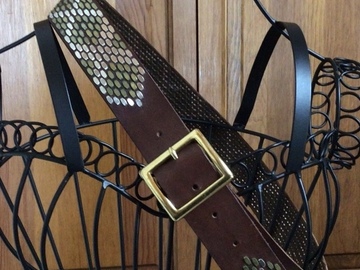 Selling: Beautiful leather belt, solid brass buckle, 32