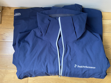Selling with online payment: Peak Performance ski jacket Medium 