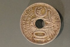 Troc: Pièce de monnaie de 19 centimes trouée - 1930