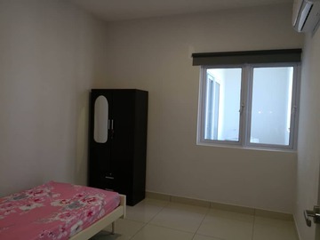 For rent: Middle Room with AirCond Female Only for Rent at Puchong