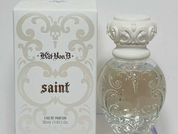 Buscando: Estoy buscando la fragancia Saint (frasco blanco) de Kat Von D