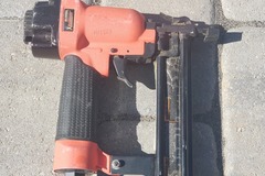 Renting out with online payment: Brad Nailer 1 1/4 inch - 18 gauge