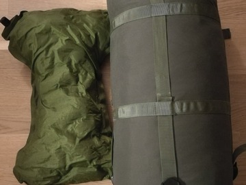 Til leie (per uke): 3 vuodenajan armeijaylijäämä makuupussi
