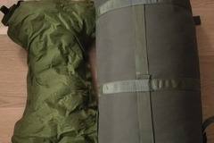 Til leie (per uke): 3 vuodenajan armeijaylijäämä makuupussi