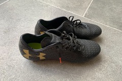FREE: Under Armour Football Boots - Adult size 9 (narrow fit)