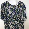 Selling: Pretty floral top