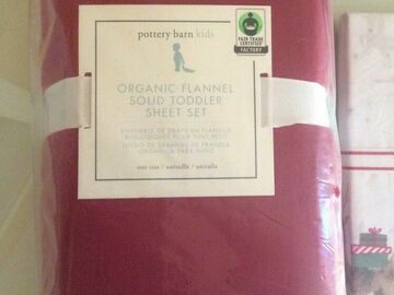 Selling with online payment: Pottery Barn Organic TODDLER SHEET SET holiday Christmas Valentin
