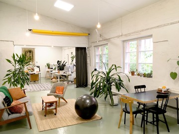 Renting out: Työpöytäpaikka Kalliossa/ Desk for rent in Kallio studio