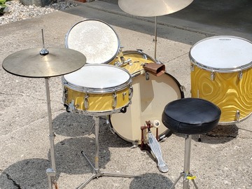 Selling with online payment: 1966 Slingerland set, 4 drums, with cases