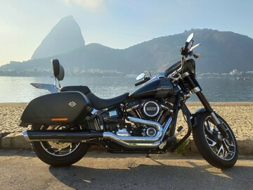De locadora para motociclista: Harley-Davidson® Sport Glide® 107