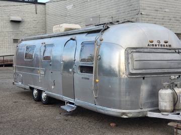 For Sale: 1970 airstream land yacht 