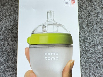 Selling with online payment: New in box Comotomo bottle 1 x 5oz