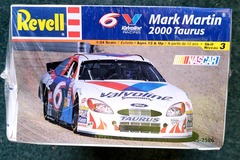 Selling with online payment: Revell 85-2586 1/24 Mark Martin 2000 Taurus NASCAR Model kit