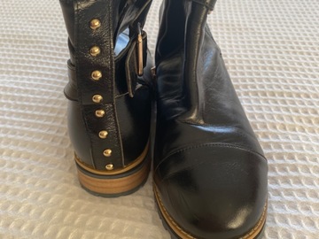 Selling: Kate slyvester boots