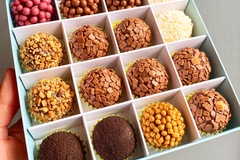 Selling: Chocoballs Gift Box of 16 sweets: 