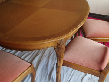 Biete Hilfe: Esstisch mit 6 Stühlen, passender Teppich