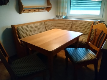 Biete Hilfe: Eckbank mit Tisch und 2 Stühlen