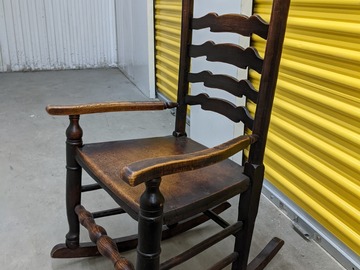 Selling: Antique rocking chair 