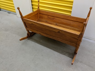Selling: Antique wooden cradle 