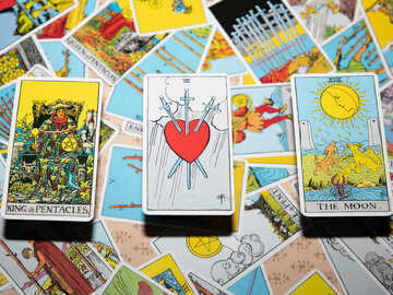 Selling: 5 questions yes or no tarot reading