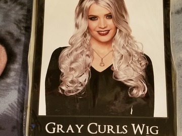 Selling with online payment: Grey/white wig
