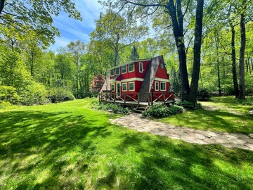 Daily Rental: Storybook A-Frame in Private Woodsy Paradise