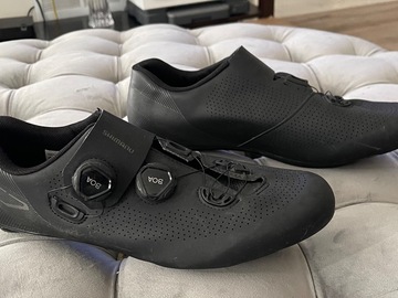 Selling with online payment: Shimano RC702 - Black 46 wide