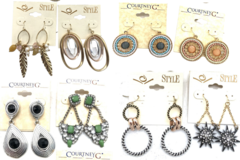 Liquidation / Lot de gros: 400 Pair Closeout of Designer Name Brand Earrings -Only.50 cents