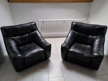 Biete Hilfe: 2 Sessel Leder schwarz 2 Sessel Leder schwarz