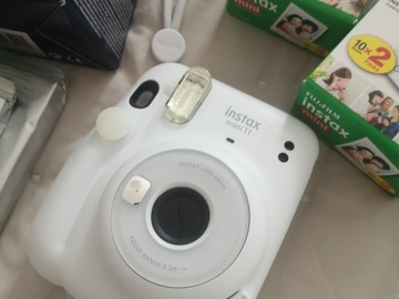 Ilmoitus: Fujifilm Instax Mini 11 kompaktikamera ja filmit 90 kpl