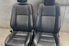 Selling with online payment: 2013 to 2018 Toyota Rav 4 - Interior