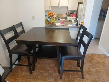 Selling: Dining table with 4 chairs