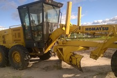 En alquiler: MOTONIVELADORA KOMATSU GD 555 - 3