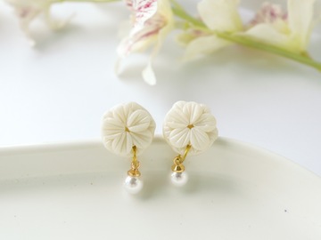  : Dainty Pearl Shimmer Floral Handmade Polymer Clay Earrings