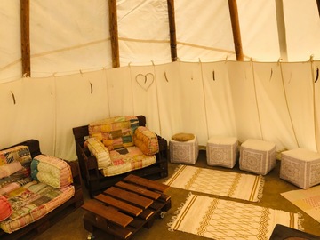 Vermieten und mieten/ Barzahlung: Schlafen im Tipi 