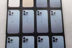 Liquidation/Wholesale Lot: Lot of 12 new Apple iPhone 13 Pro Max A2484 128GB