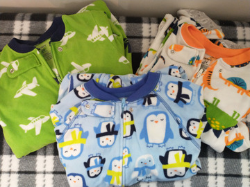 Selling with online payment: Carter's 24 month footed fleece pajamas – Set of 3
