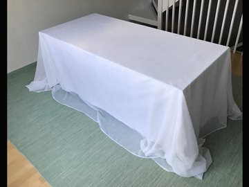 Ilmoitus: Tarjoilupöydän tai hääparin pöytäliina