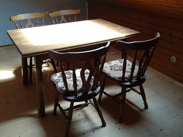 Biete Hilfe: Tisch, 8 Stühle und Kleinmöbel in massiver Eiche