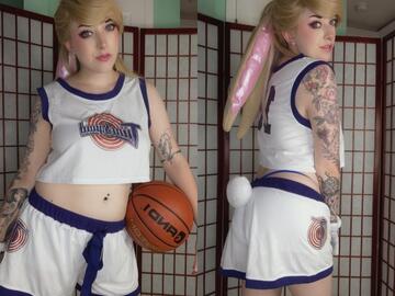 Selling with online payment: Lola Bunny costume