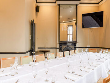 Book a meeting: The Corner Room l Your private function space for meetings