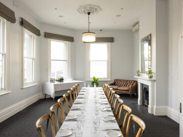 Book a meeting : Chelsea Room is perfect for corporate presentations!