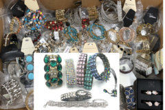 Liquidation/Wholesale Lot: 100 pcs High End Boutique Bracelets Over 100 different styles!!