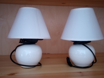 Biete Hilfe: Biete 2 Nachttischlampen/Tischlampen