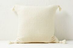 Comprar ahora: Textured Solid Square Throw Pillow - Opalhouse™ designed with Jun