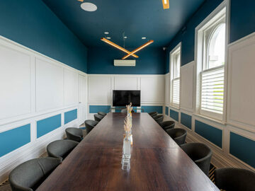 Book a meeting : The Boardroom l Stylish private place for your meetings