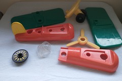 Selling with online payment: Battat Take Apart Airplane *LOT of SPARE PARTS* - Orange & Green 