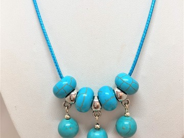 Vente au détail: Turquoise joli collier neuf avec pendants 46/51cordon coton